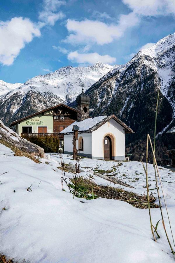 Pension Gruenwald Hotel Sölden Exterior foto